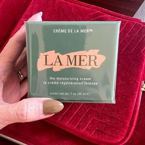 La Mer Moisturizing Cream - Elegant Green Packaging